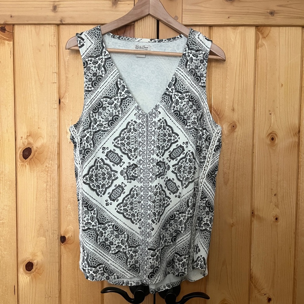 Lucky Brand Sleeveless V-neck Ivory and White Print Blouse Sz Large